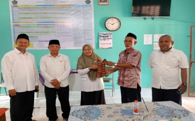 Jelang Purna Bakti, Pengawas Kemenag Indramayu Gelar Perpisahan di MTsN 11 Indramayu